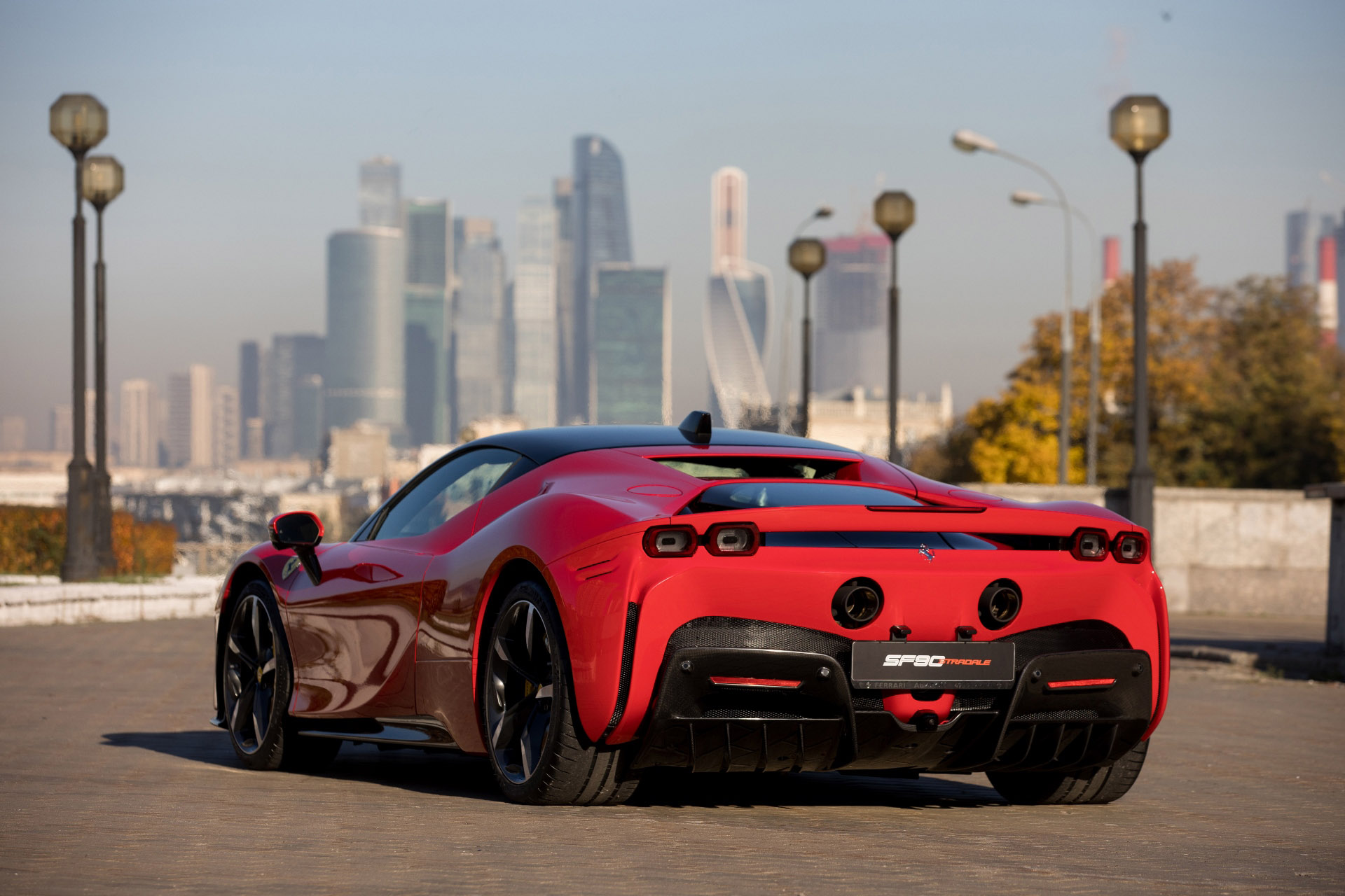 Купить новый Ferrari SF90 Stradale 2023-2024 года у официального дилера,  комплектации и цены в АВИЛОН Москва