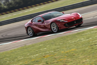 812 Superfast - лучший суперкар 2018 года